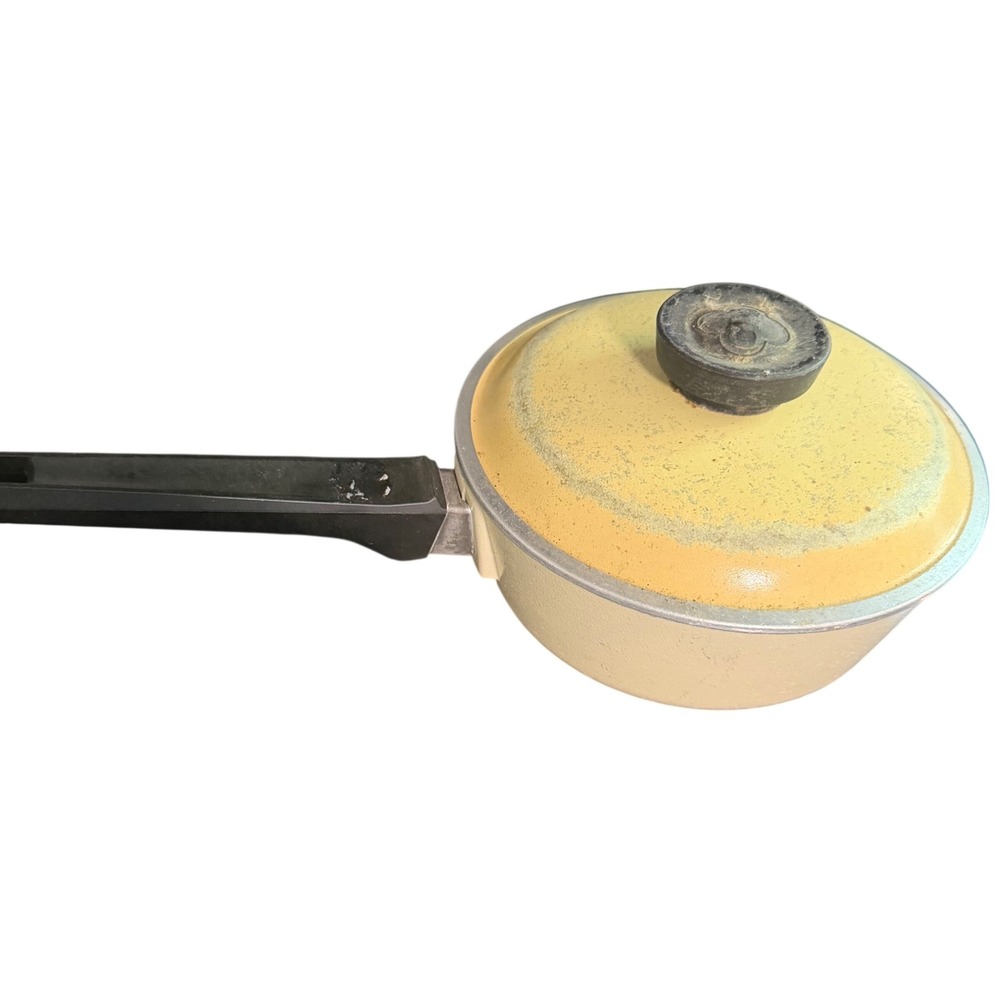 Vintage Club Aluminum‎ 1.5 Qt Saucepan Pot Lid Harvest Gold Yellow Cream 6.5"
